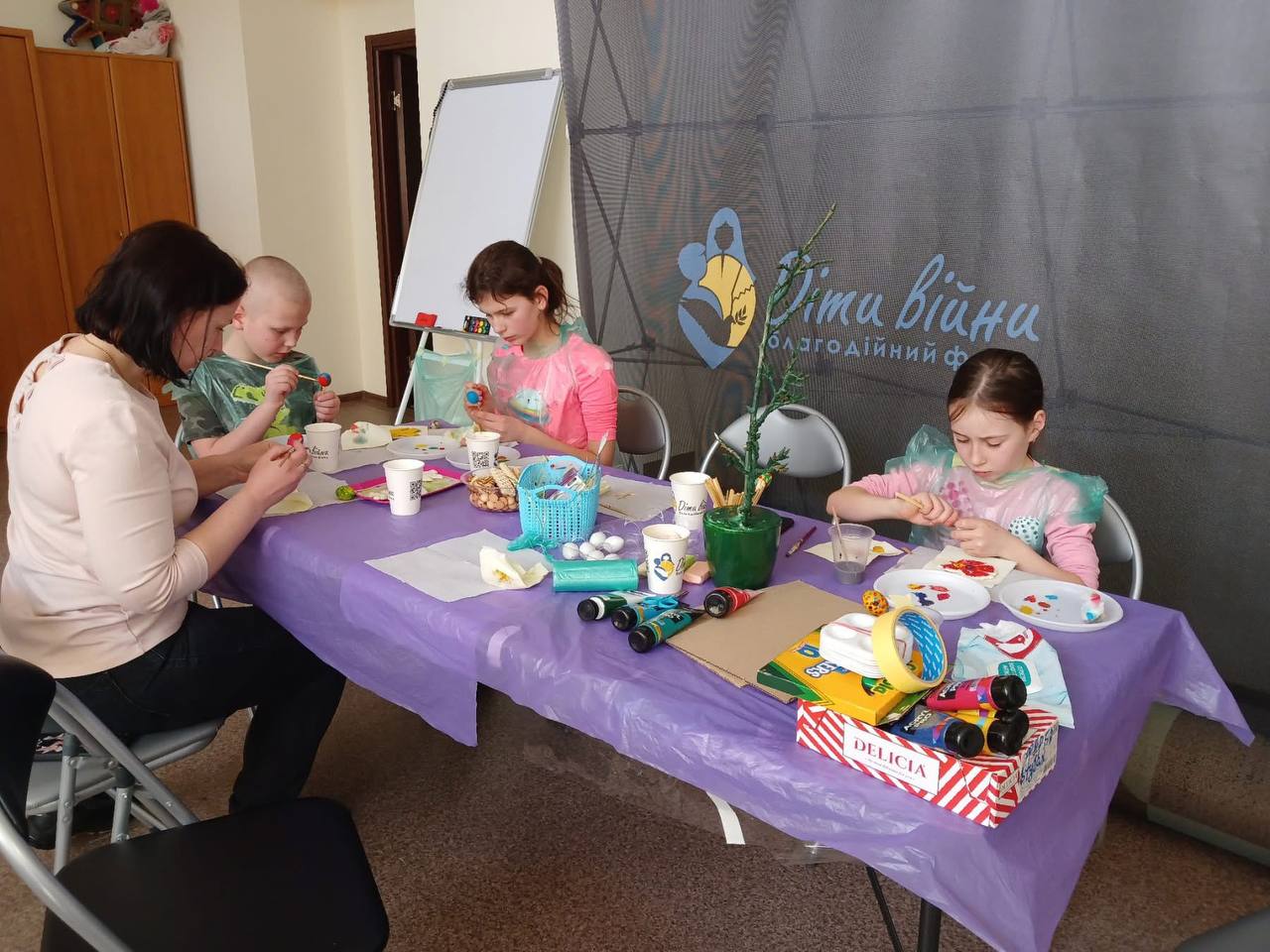 Families join a spontaneity development group at the «Children of War» Foundation