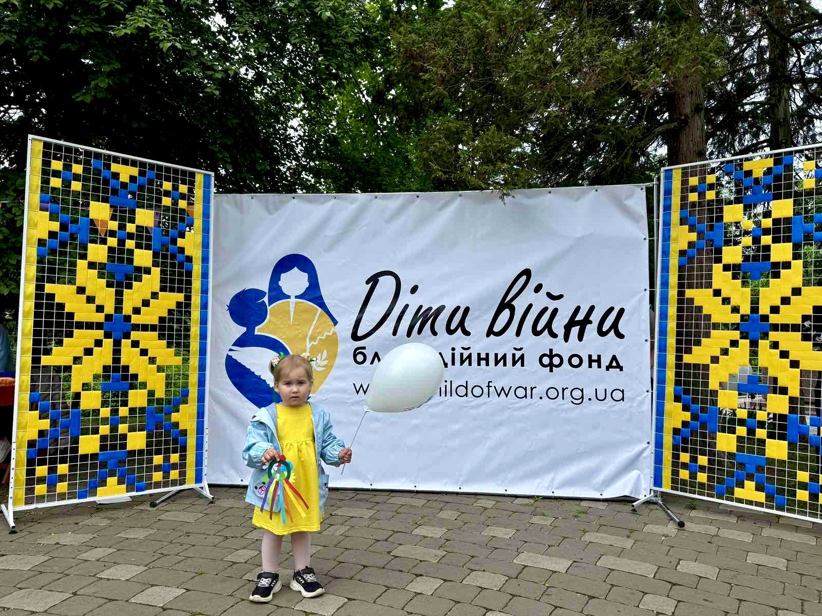 Як пройшов благодійний мистецький проєкт «Орнаменти незламних»