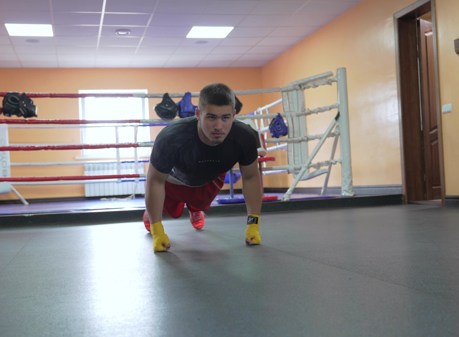 Спортивний шлях боксера Єлізара Москаленко